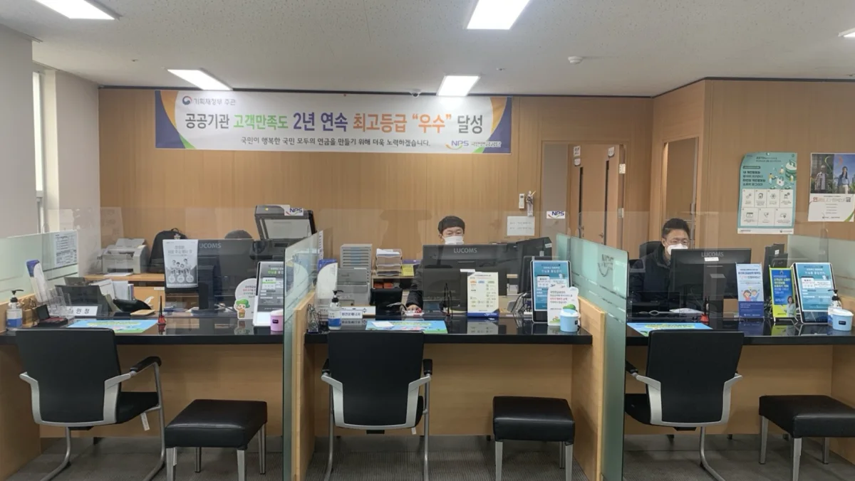 감액 기준선이 200만 원 올라가면서 계속근로자의 부담이 줄었습니다